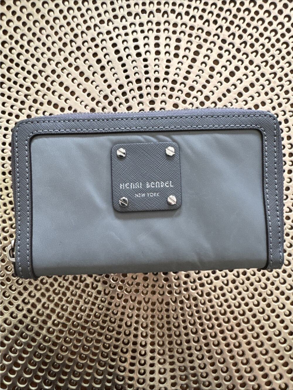 Henri Bendel bifold wallet card holder‎ sofiano leather Gray